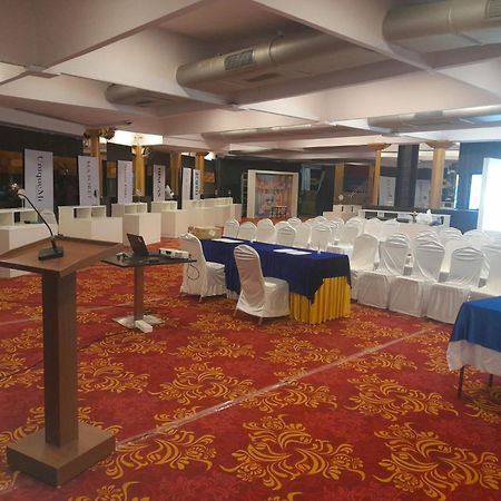 Hotel Mumbai House Juhu, Santacruz West, Мумбаи Экстерьер фото