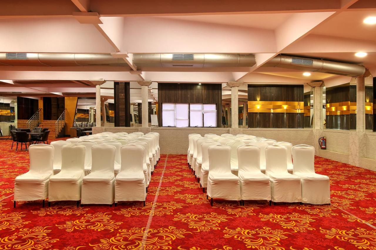 Hotel Mumbai House Juhu, Santacruz West, Мумбаи Экстерьер фото