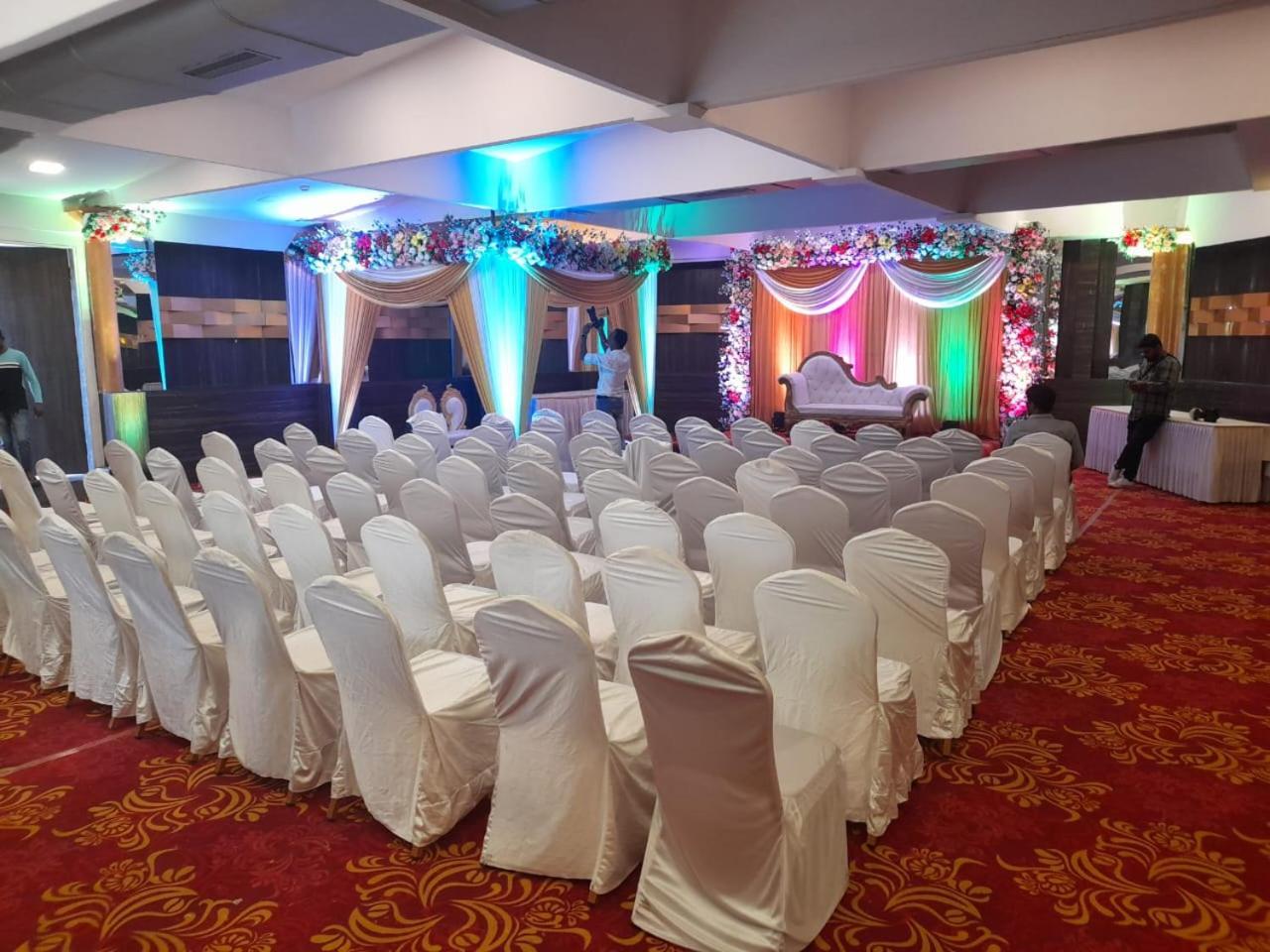 Hotel Mumbai House Juhu, Santacruz West, Мумбаи Экстерьер фото