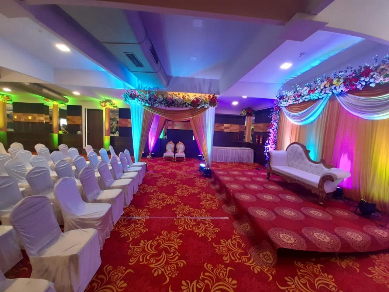Hotel Mumbai House Juhu, Santacruz West, Мумбаи Экстерьер фото