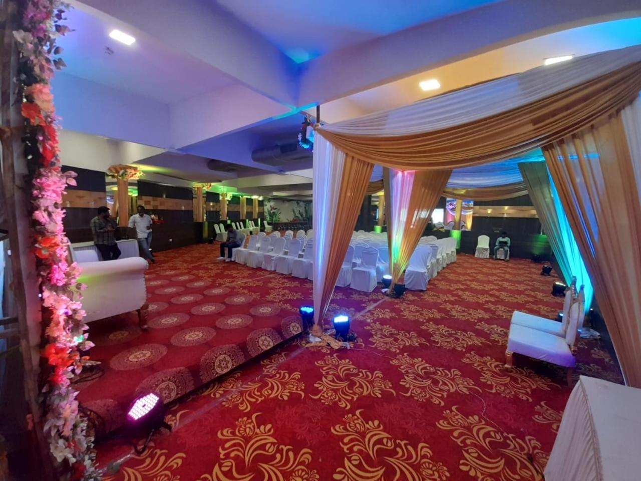 Hotel Mumbai House Juhu, Santacruz West, Мумбаи Экстерьер фото