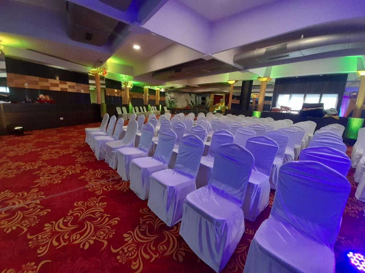 Hotel Mumbai House Juhu, Santacruz West, Мумбаи Экстерьер фото